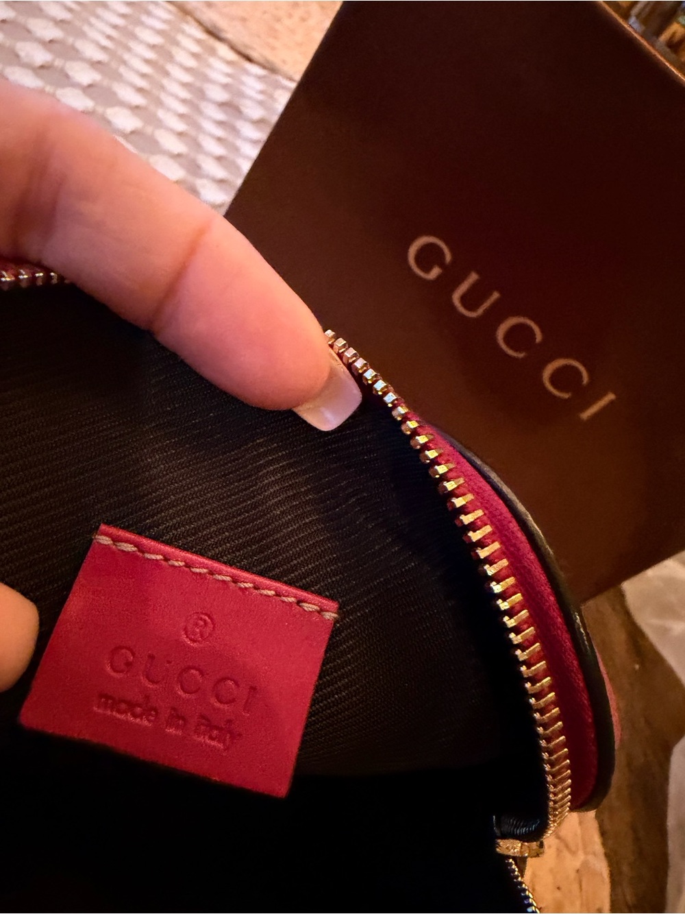 Gucci Raspberry Embossed GG Leather Cosmetic Case - Picture 3 of 14
